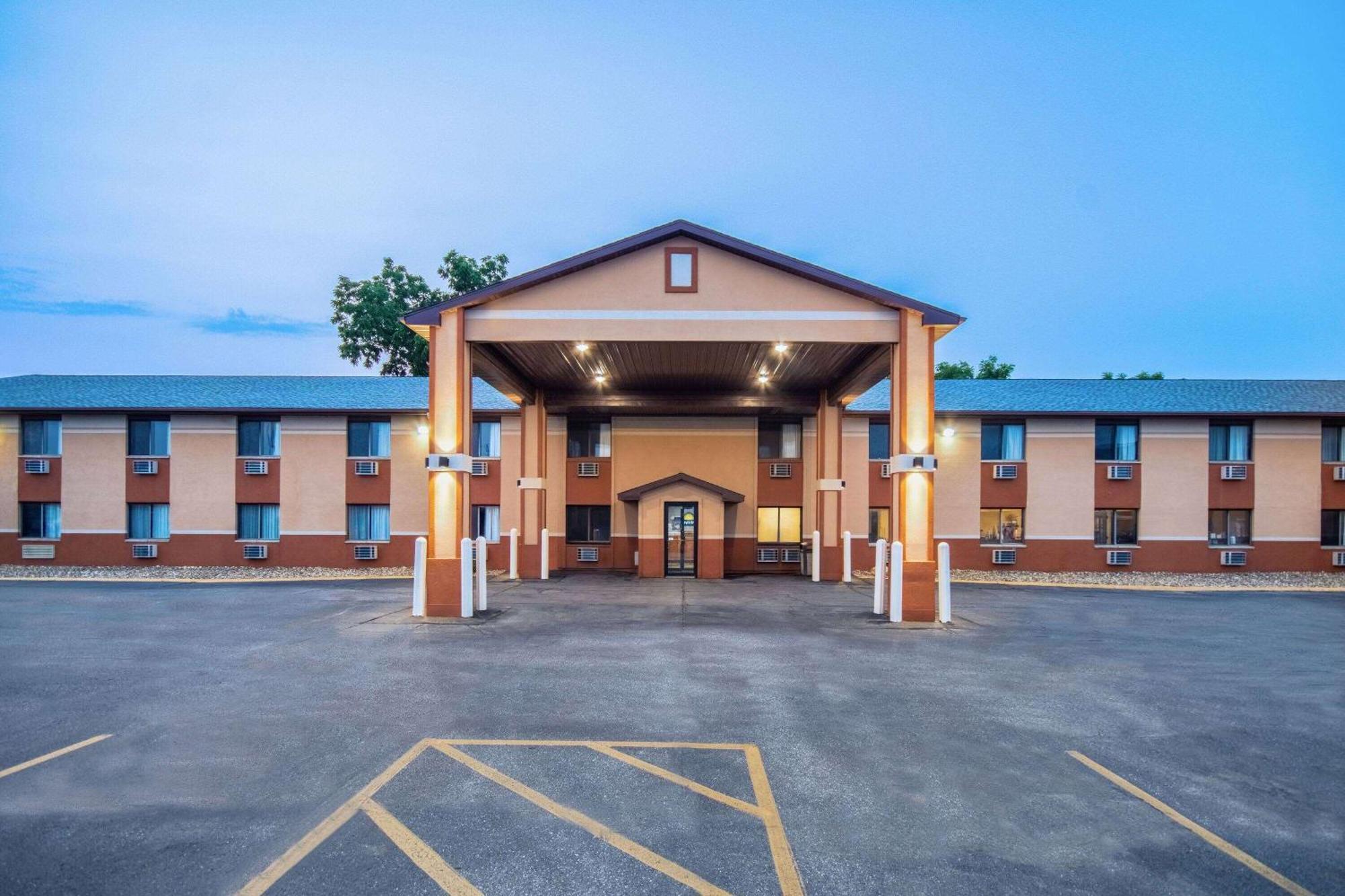 Days Inn & Suites By Wyndham Waterloo Exterior foto